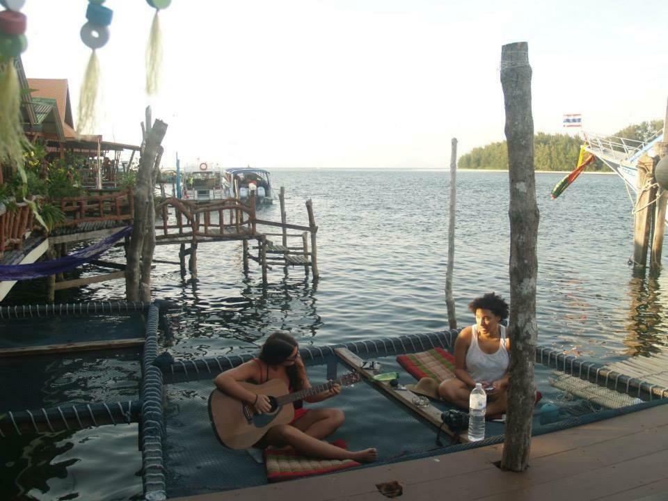 Peacock Hostel Koh Lanta Ngoại thất bức ảnh